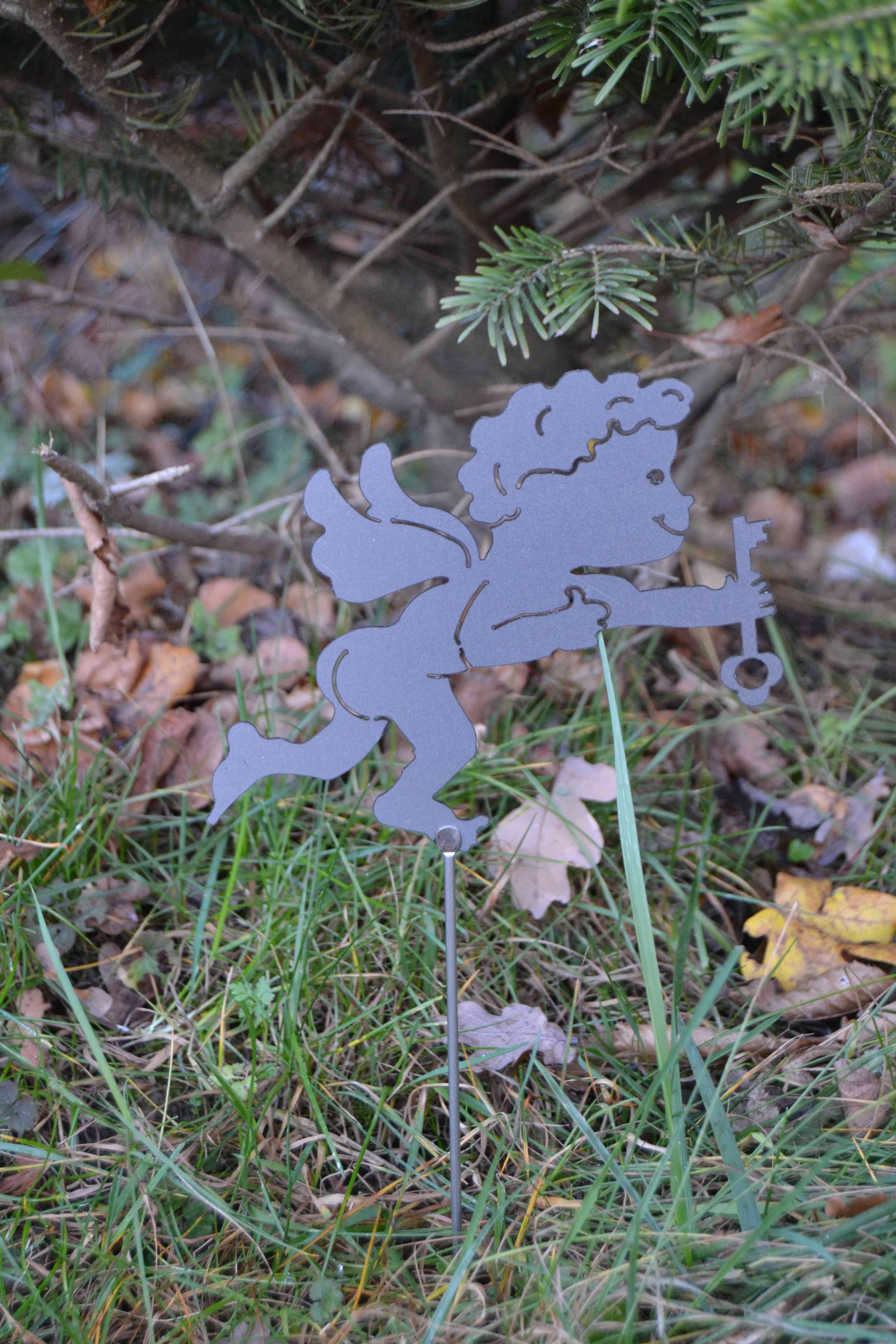 Engel aus Edelstahl mit Schlüssel zum stecken