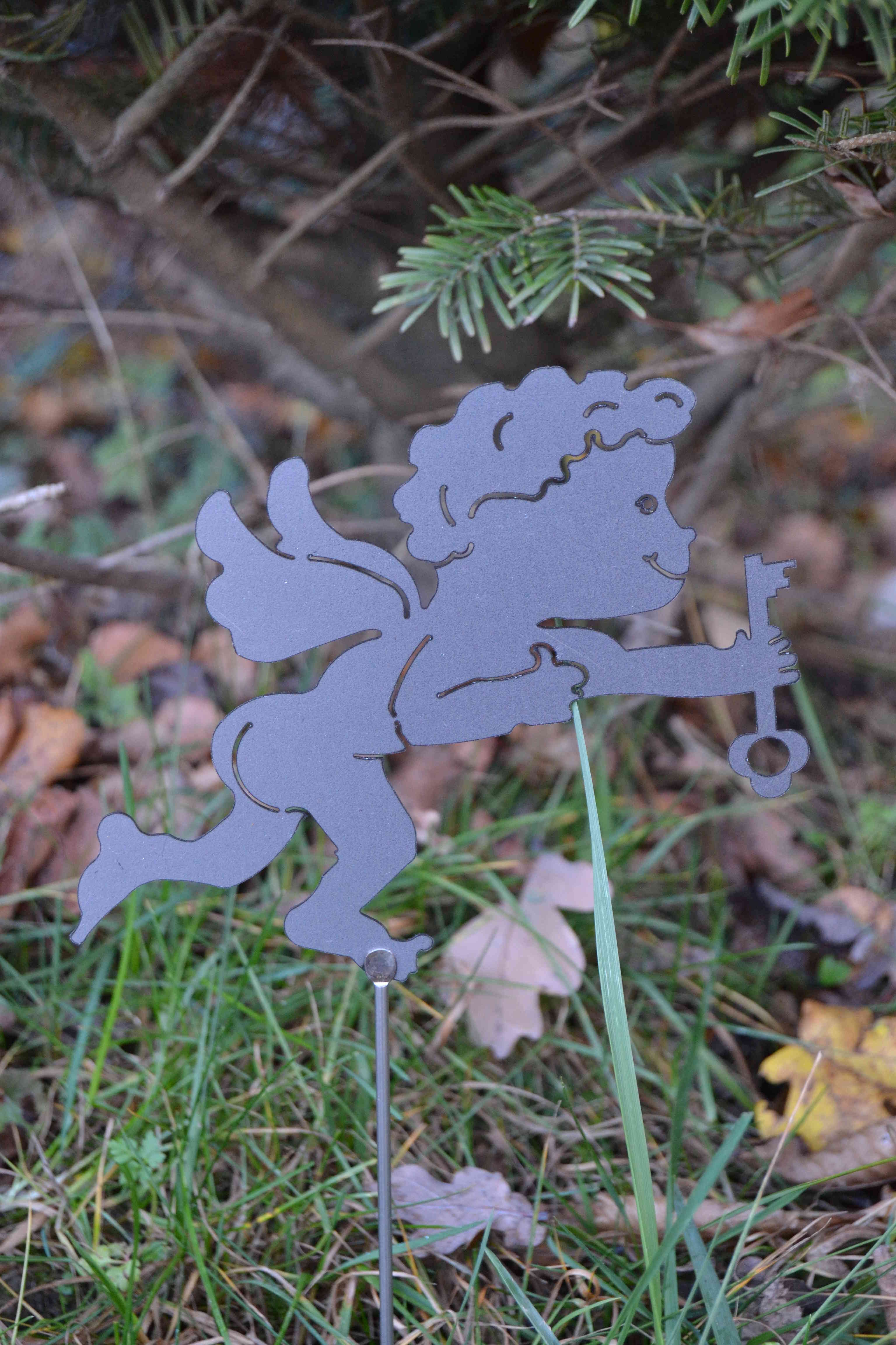 Engel aus Edelstahl mit Schlüssel zum stecken