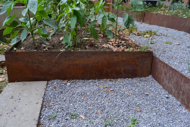 Beeteinfassung in Metall